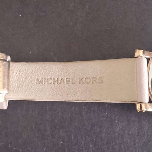 Michael Kors Women's Petite Norie Mother of Pearl Dial Watch MK2683 NWOT - Picture 4 of 10